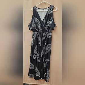 SHEIN Black and White Leaf Pattern Midi Dress